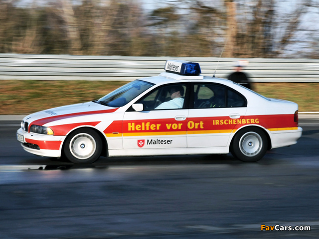 Photos of BMW 540i Emergency (E39) 2000–03 (640 x 480)