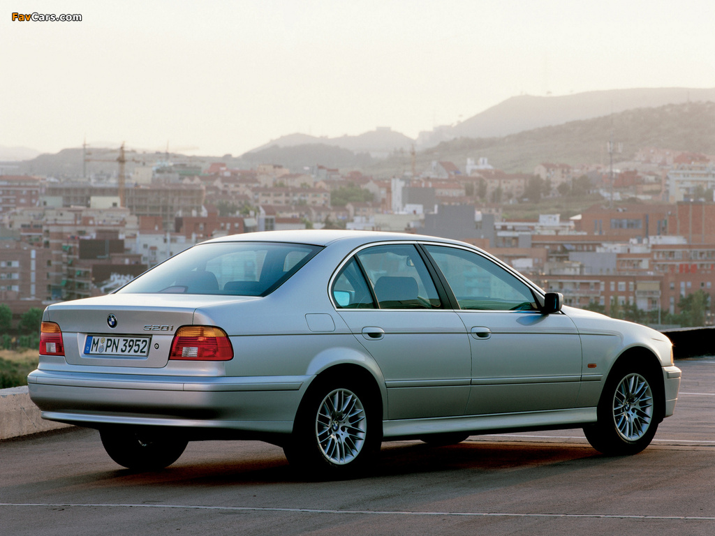 Photos of BMW 520i Sedan (E39) 2000–03 (1024 x 768)