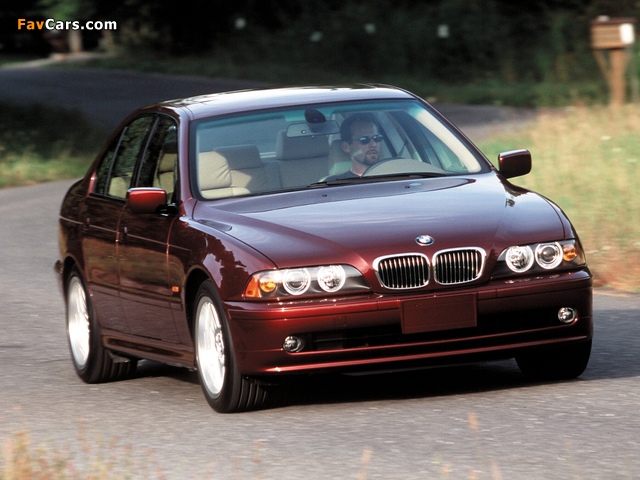 Photos of BMW 540i Sedan US-spec (E39) 2000–03 (640 x 480)