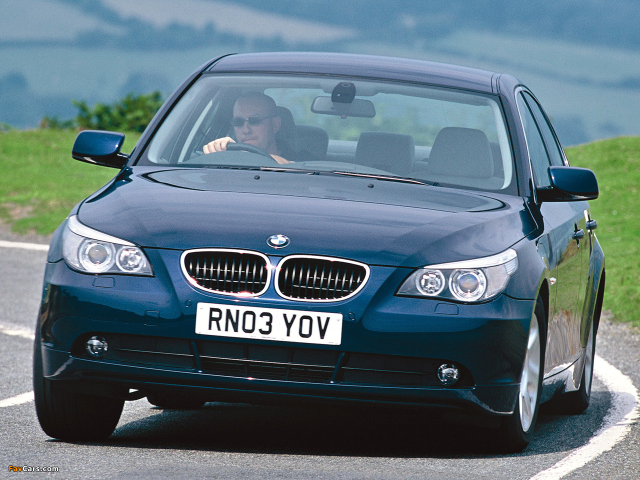 Photos of BMW 520i Sedan UK-spec (E60) 2003–05 (1280 x 960)