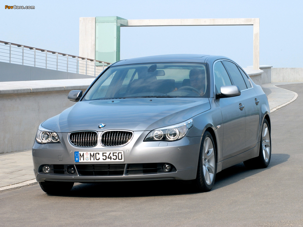 Photos of BMW 545i Sedan (E60) 2003–05 (1024 x 768)