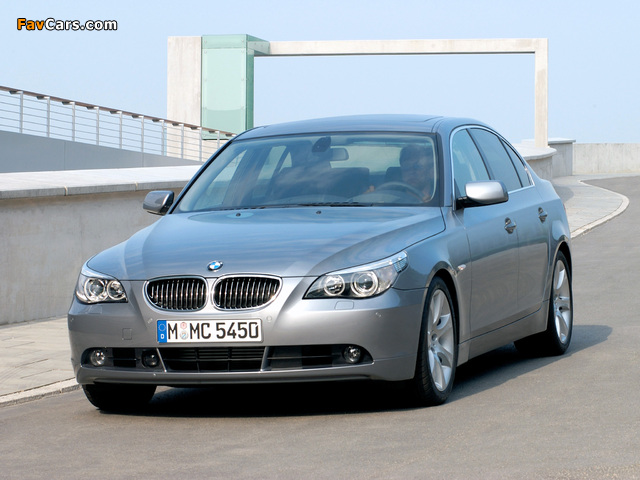 Photos of BMW 545i Sedan (E60) 2003–05 (640 x 480)