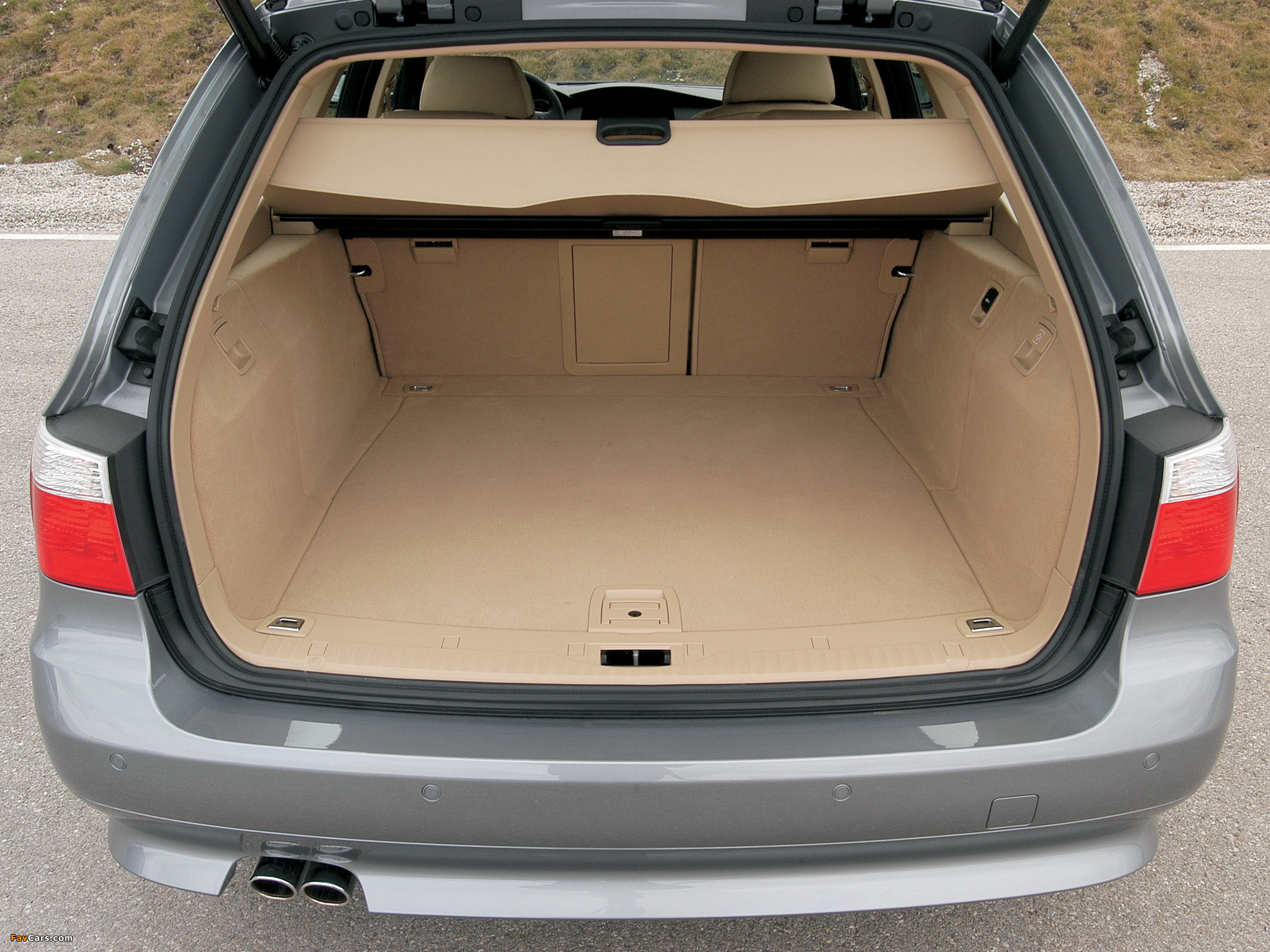 Photos of BMW 530d Touring (E61) 2004–07 (2048 x 1536)