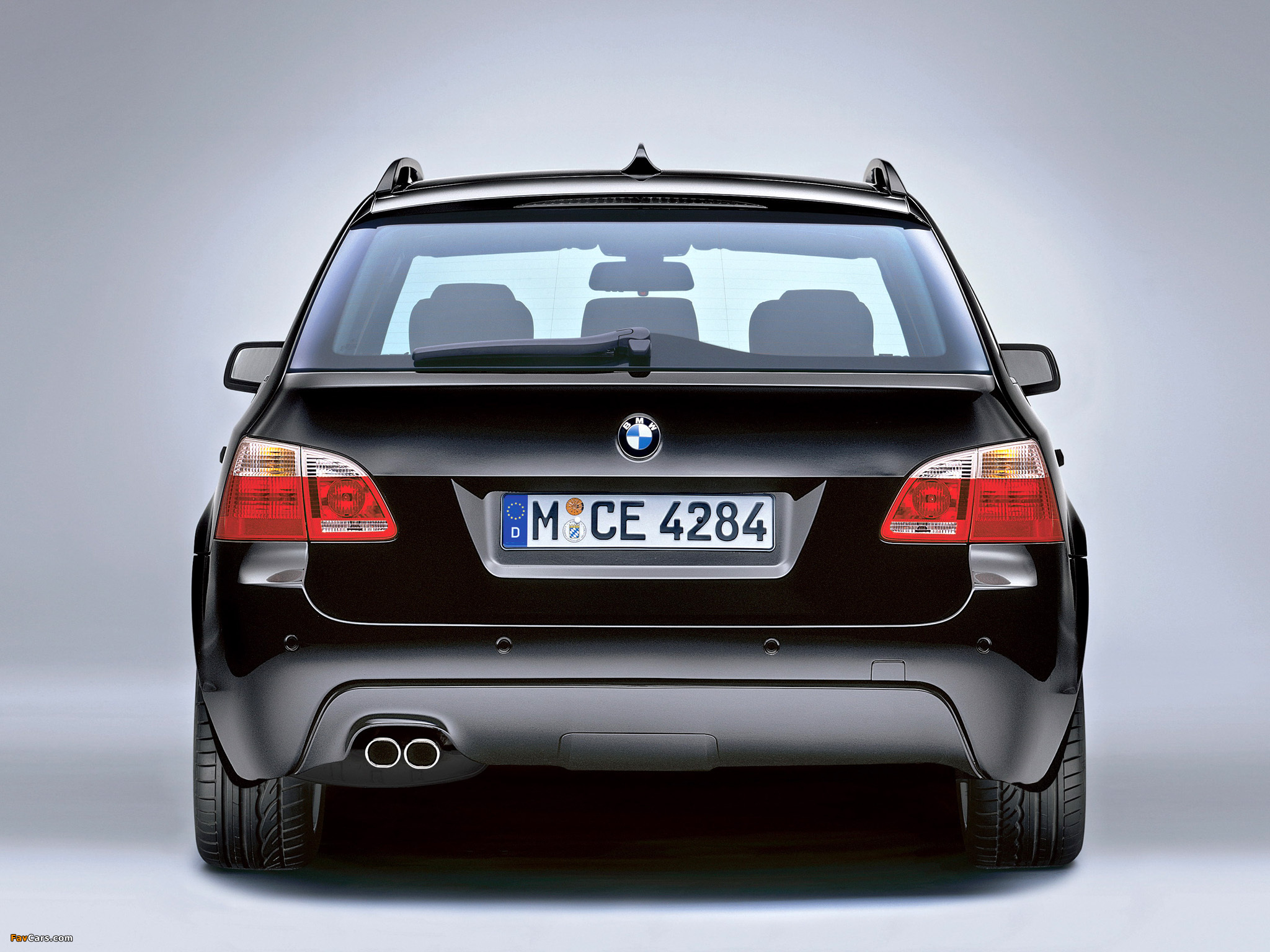 Photos of BMW 5 Series Touring M Sports Package (E61) 2005 (2048 x 1536)
