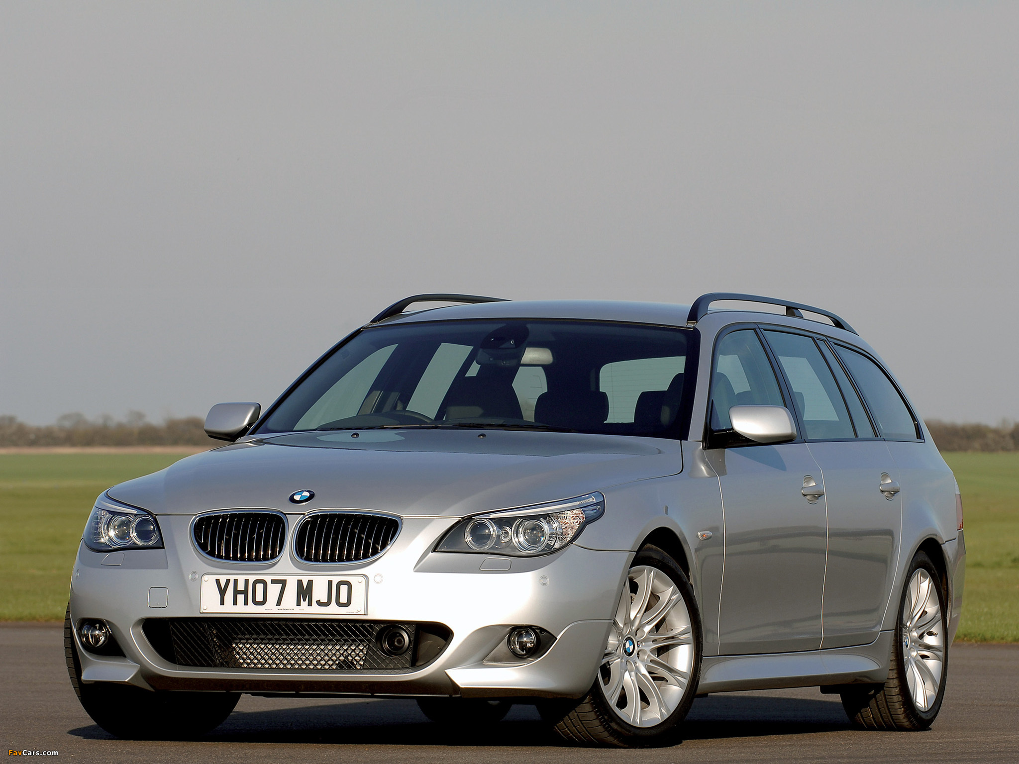 Photos of BMW 535d Touring M Sports Package UK-spec (E61) 2005 (2048 x 1536)
