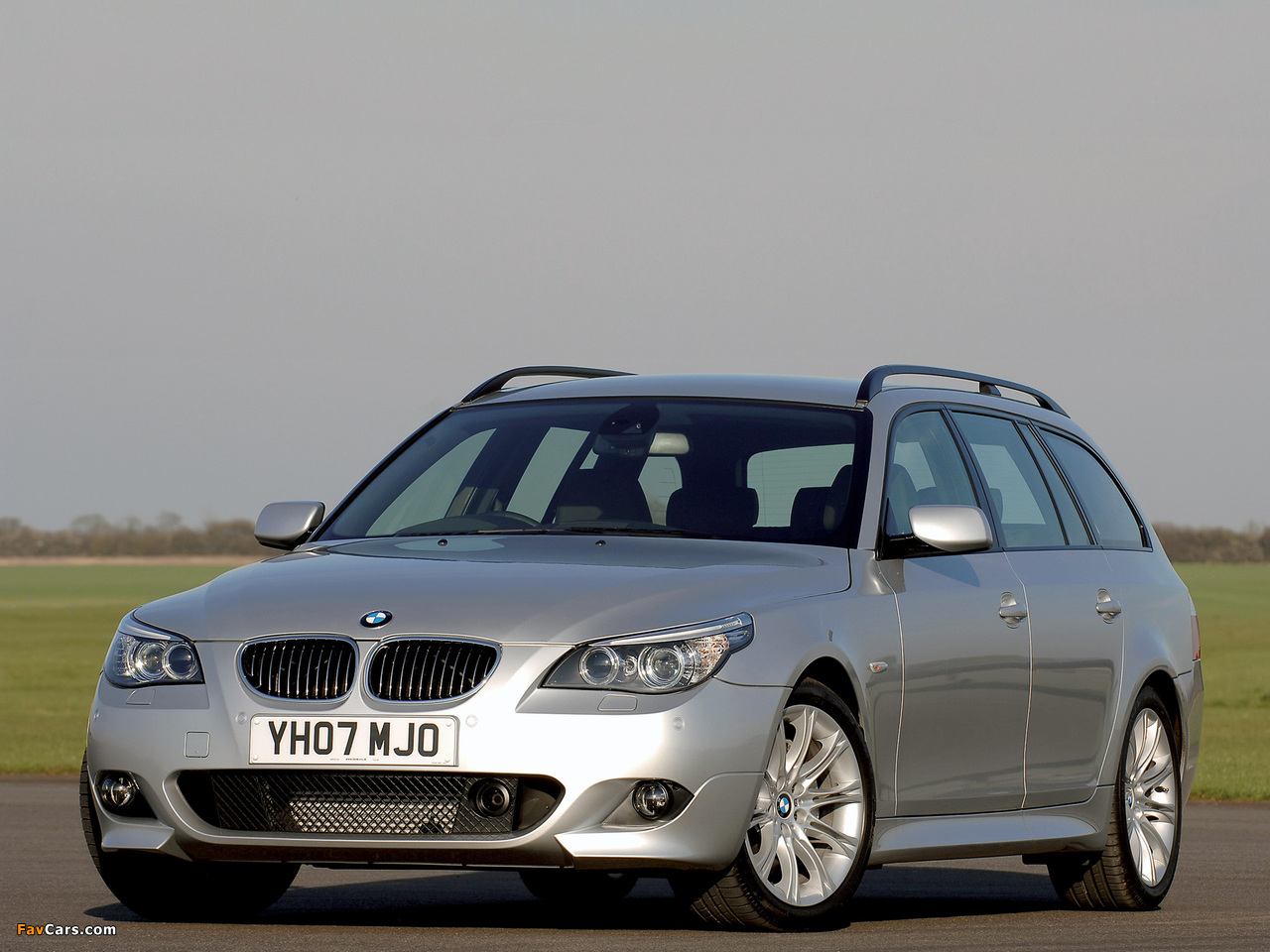 Photos of BMW 535d Touring M Sports Package UK-spec (E61) 2005 (1280 x 960)