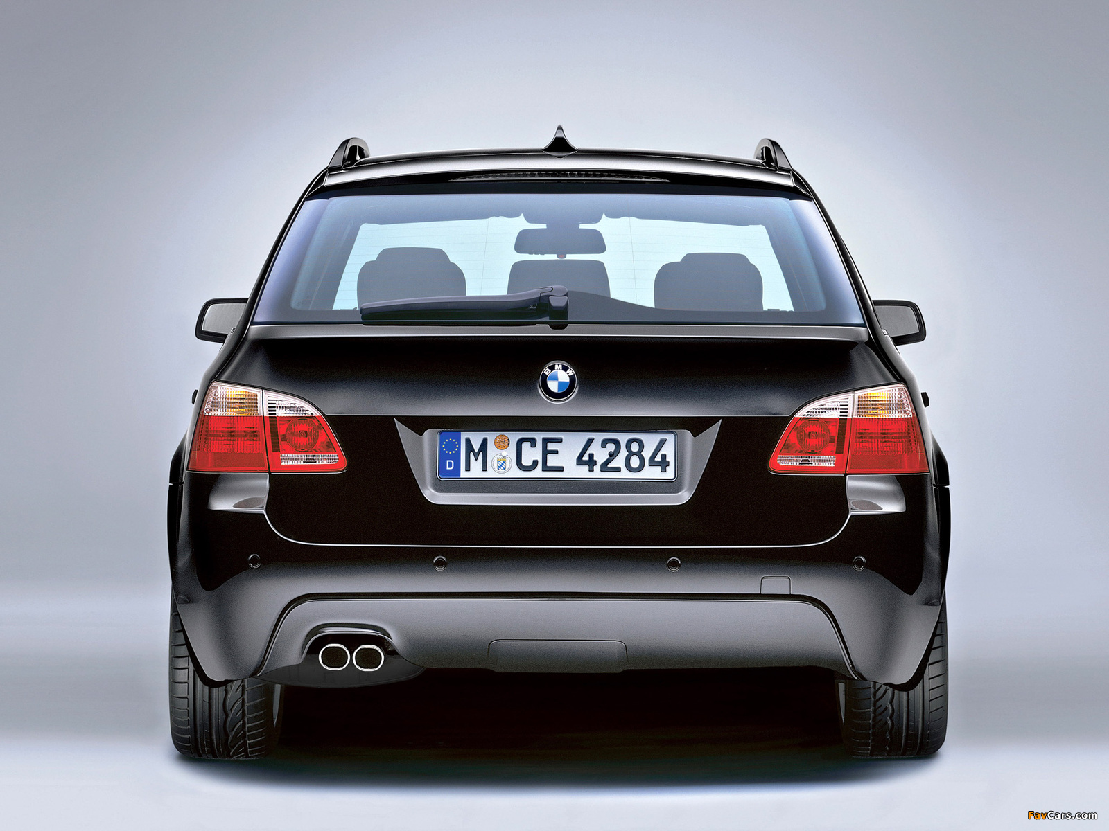 Photos of BMW 5 Series Touring M Sports Package (E61) 2005 (1600 x 1200)