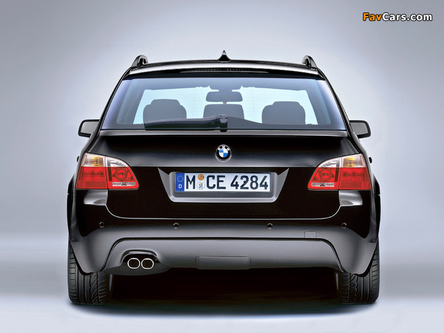 Photos of BMW 5 Series Touring M Sports Package (E61) 2005 (640 x 480)