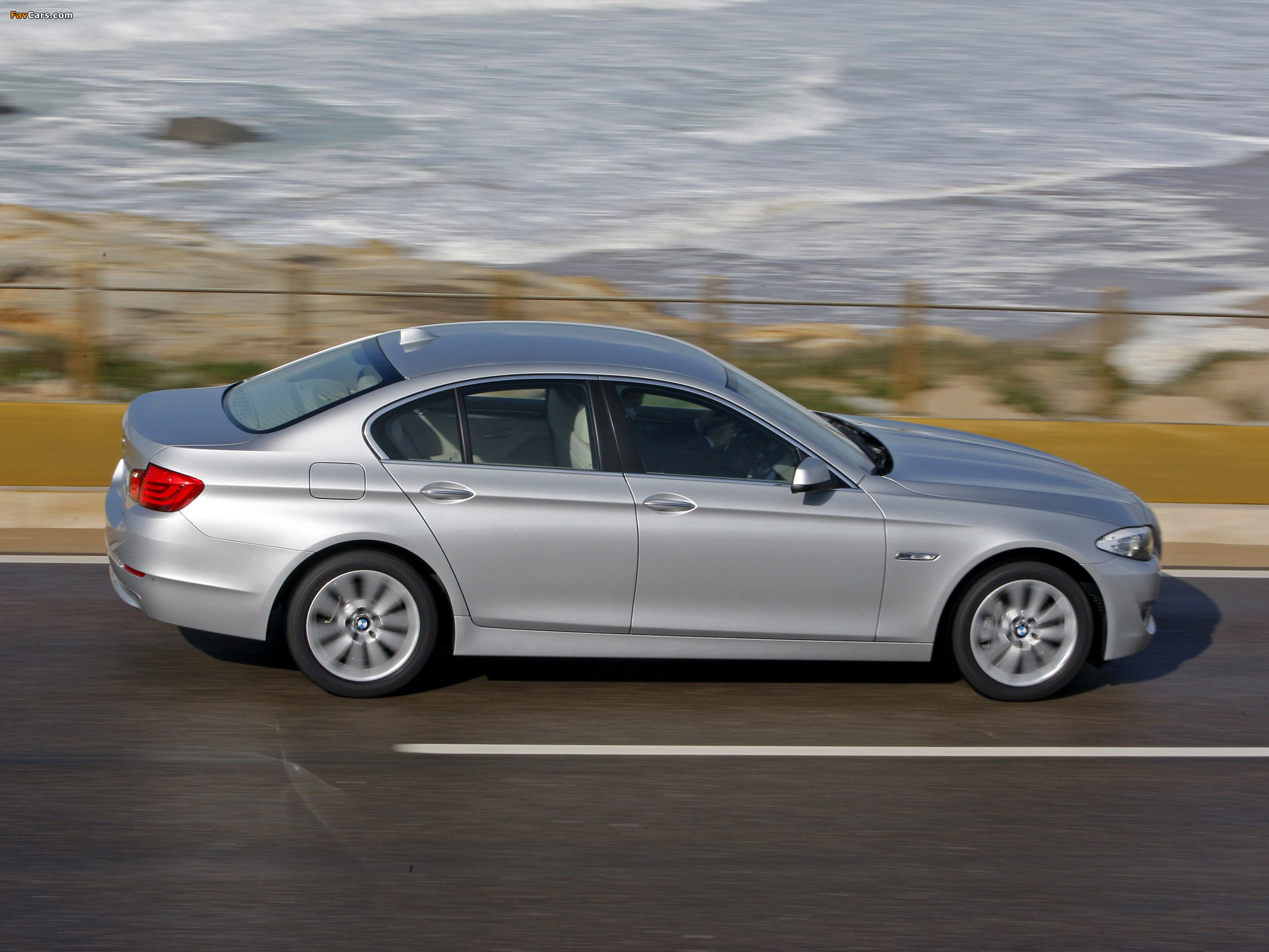 Photos of BMW 530d Sedan (F10) 2010–13 (2048 x 1536)