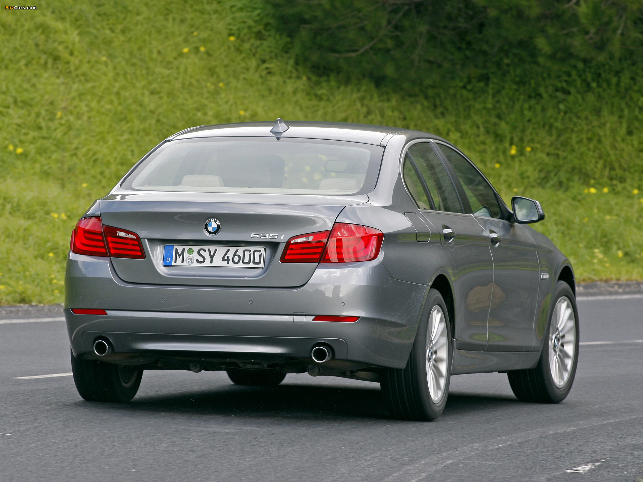 Photos of BMW 535i Sedan (F10) 2010–13 (2048 x 1536)