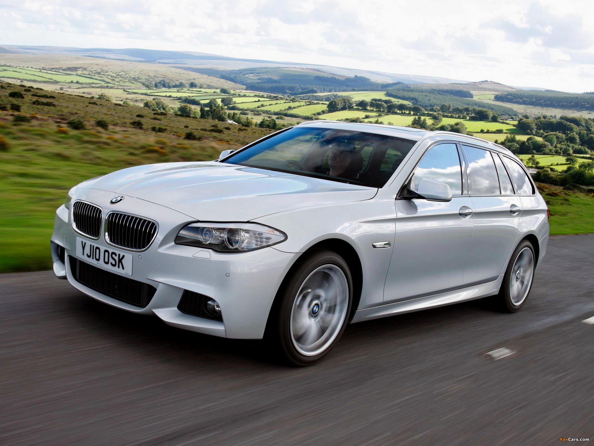 Photos of BMW 525d Touring M Sports Package UK-spec (F11) 2010 (2048 x 1536)