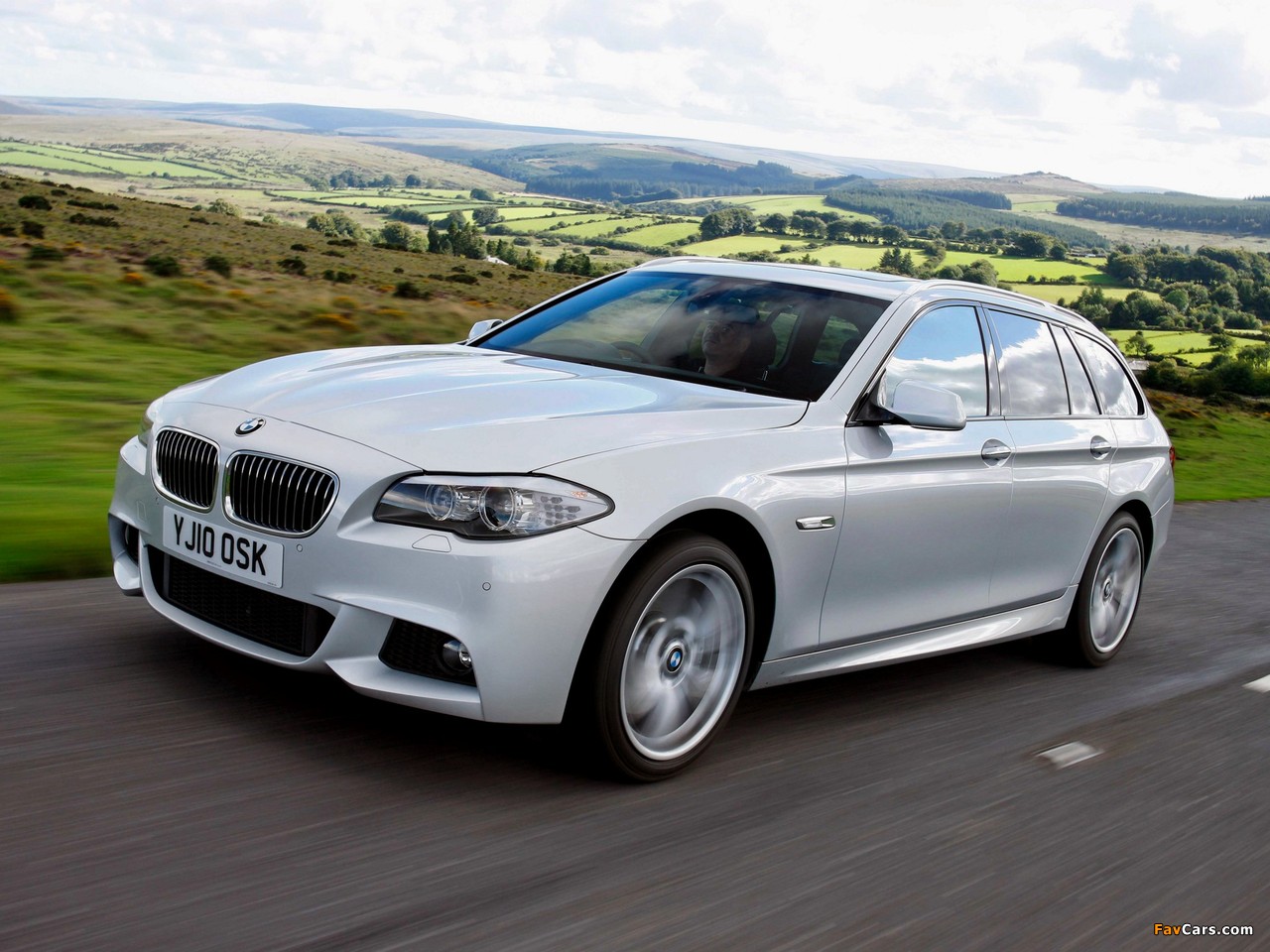 Photos of BMW 525d Touring M Sports Package UK-spec (F11) 2010 (1280 x 960)
