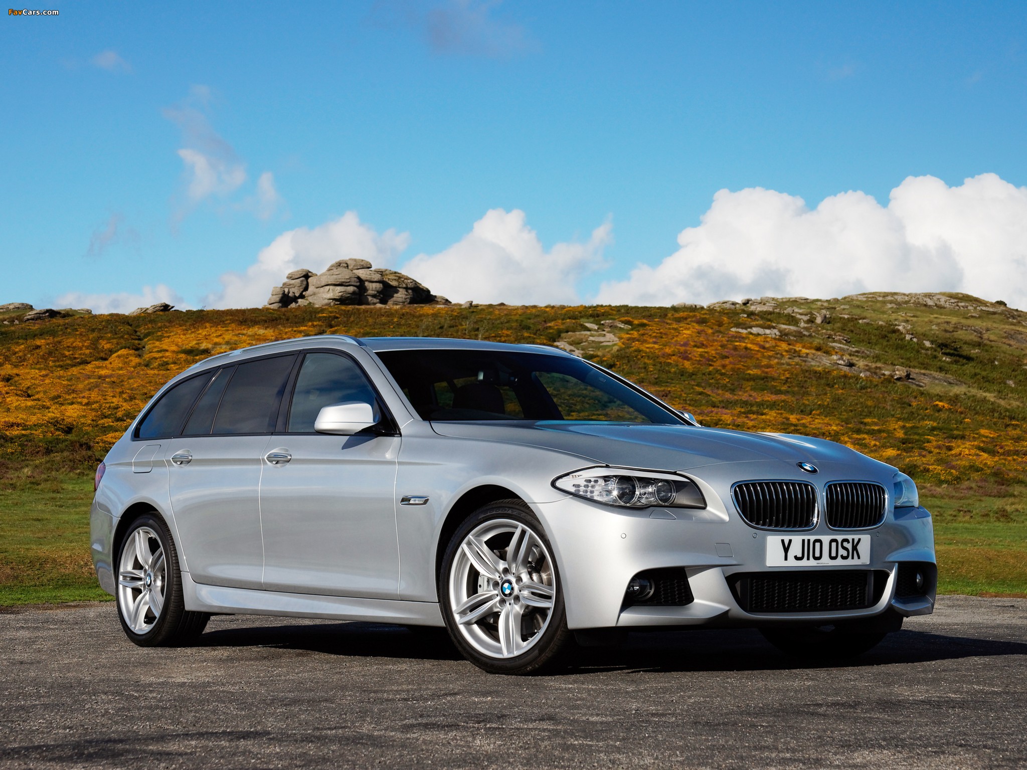 Photos of BMW 525d Touring M Sports Package UK-spec (F11) 2010 (2048 x 1536)