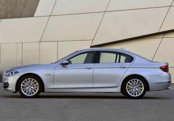 Photos of BMW 530d Sedan Luxury Line (F10) 2013