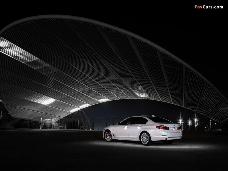 Photos of BMW 520d Sedan Luxury Line (G30) 2017 (800 x 600)