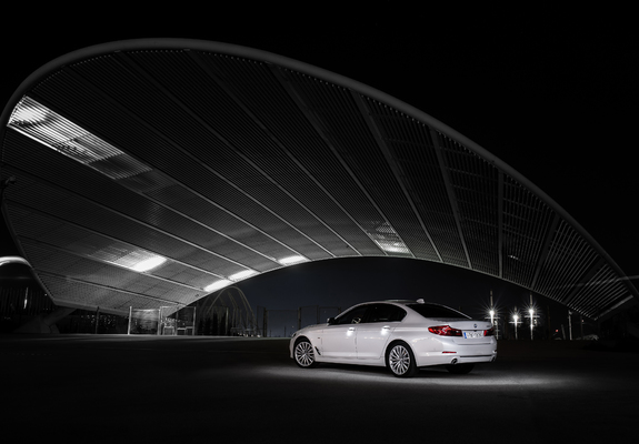 Photos of BMW 520d Sedan Luxury Line (G30) 2017