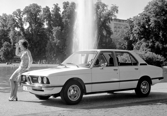 Photos of BMW 525 Sedan (E12) 1973–76