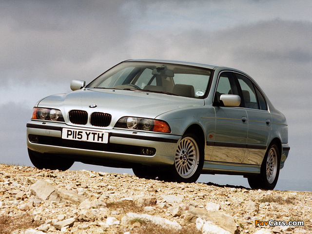 Photos of BMW 540i Sedan UK-spec (E39) 1996–2000 (640 x 480)