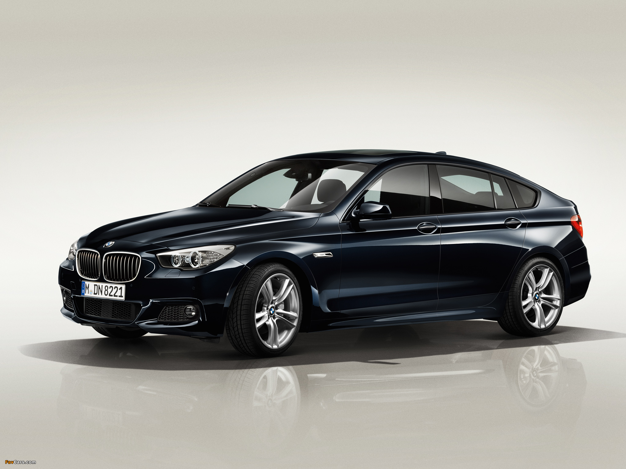 Pictures of BMW 550i Gran Turismo M Sport Package (F07) 2011–13 (2048 x 1536)