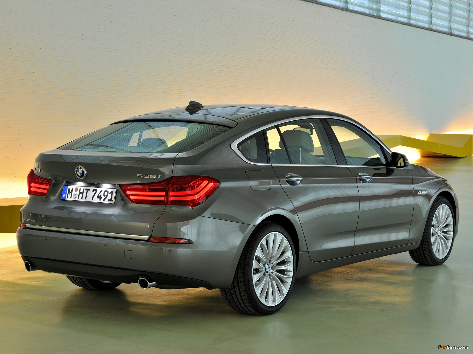 Pictures of BMW 535i xDrive Gran Turismo Luxury Line (F07) 2013 (1600 x 1200)