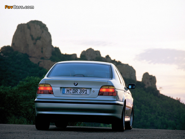 Pictures of BMW 5 Series Sedan (E39) 1995–2003 (640 x 480)
