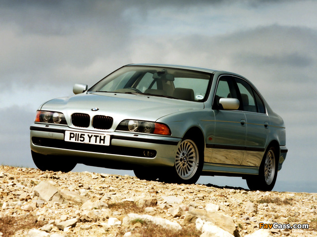 Pictures of BMW 540i Sedan UK-spec (E39) 1996–2000 (640 x 480)