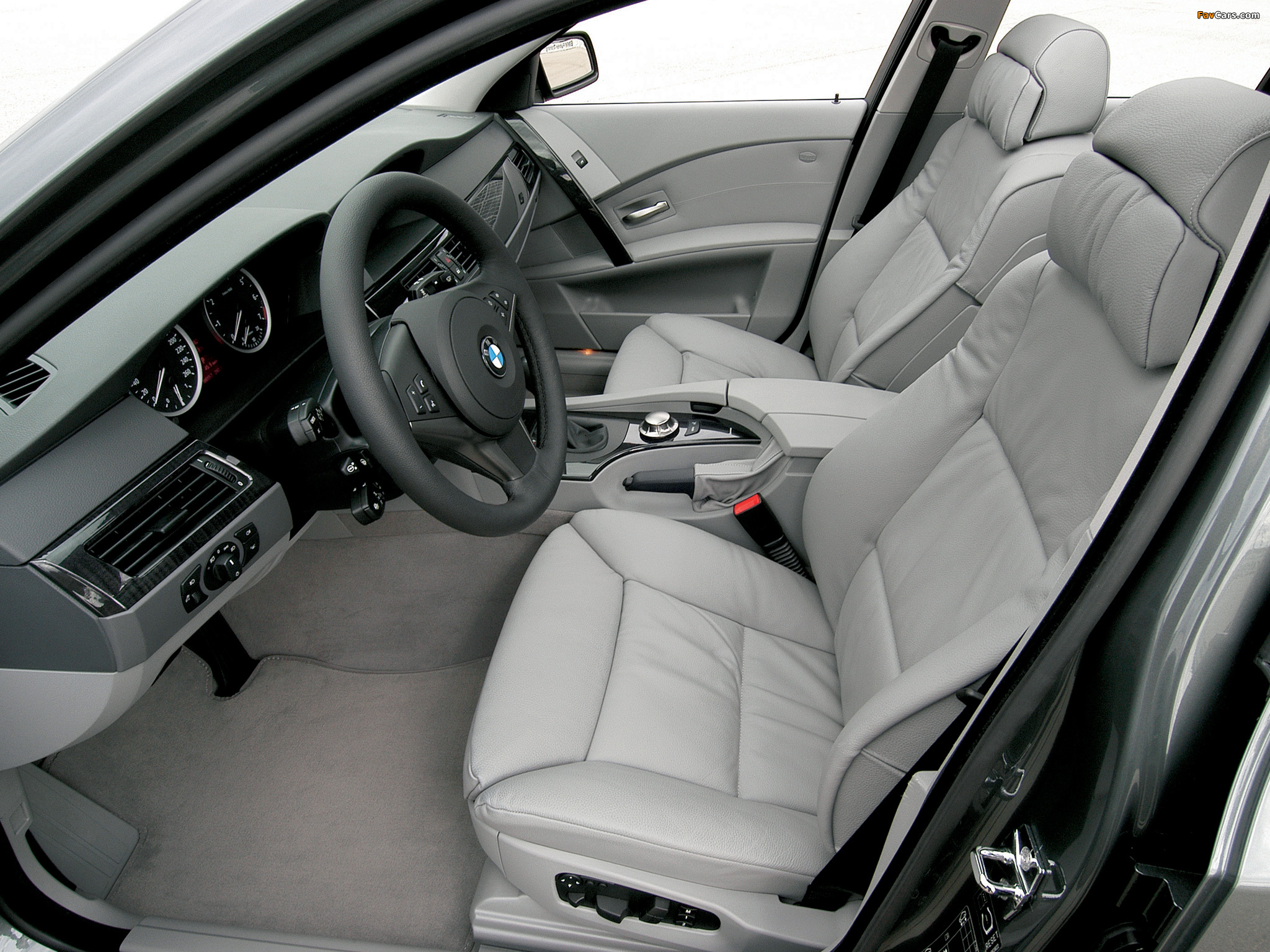 Pictures of BMW 545i Touring (E61) 2004–05 (2048 x 1536)