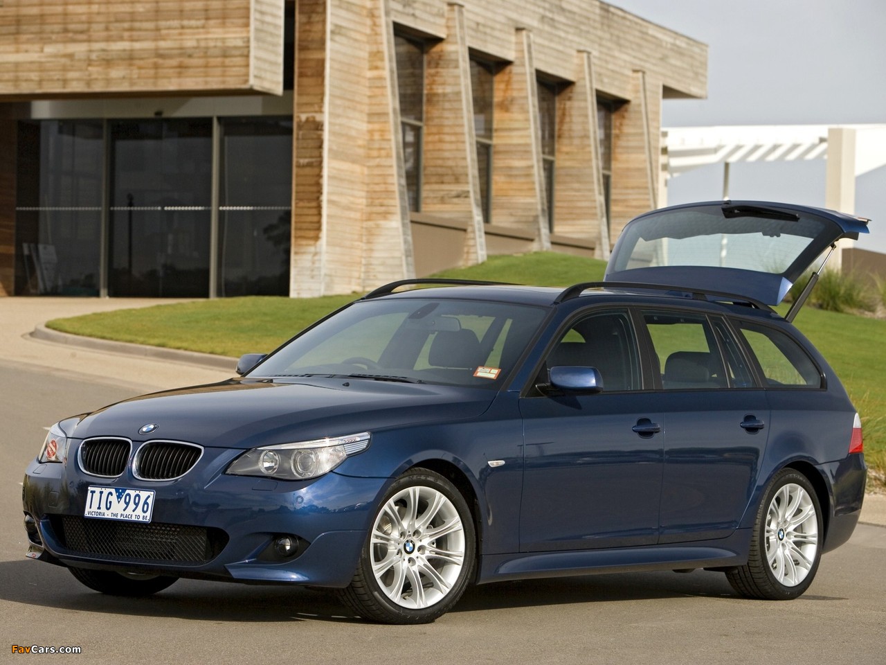 Pictures of BMW 530i Touring M Sports Package AU-spec (E61) 2005 (1280 x 960)