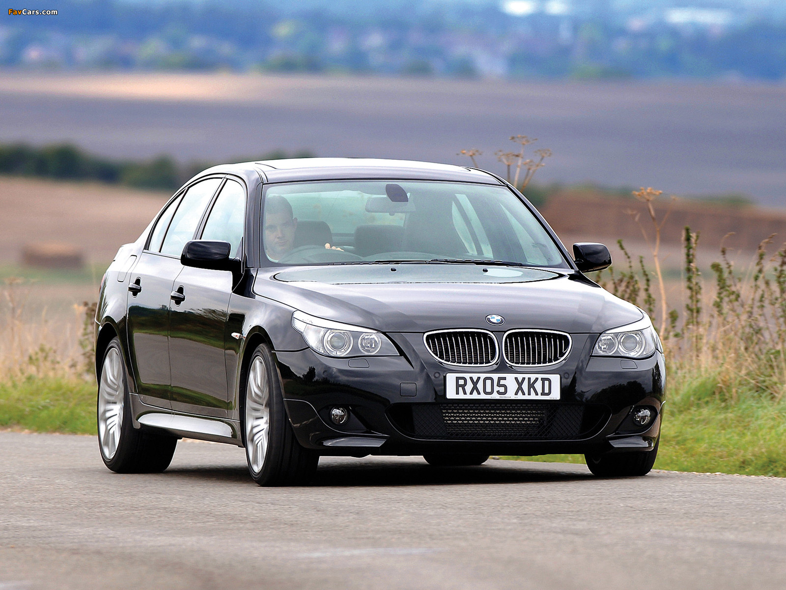 Pictures of BMW 540i Sedan M Sports Package UK-spec (E60) 2005 (1600 x 1200)