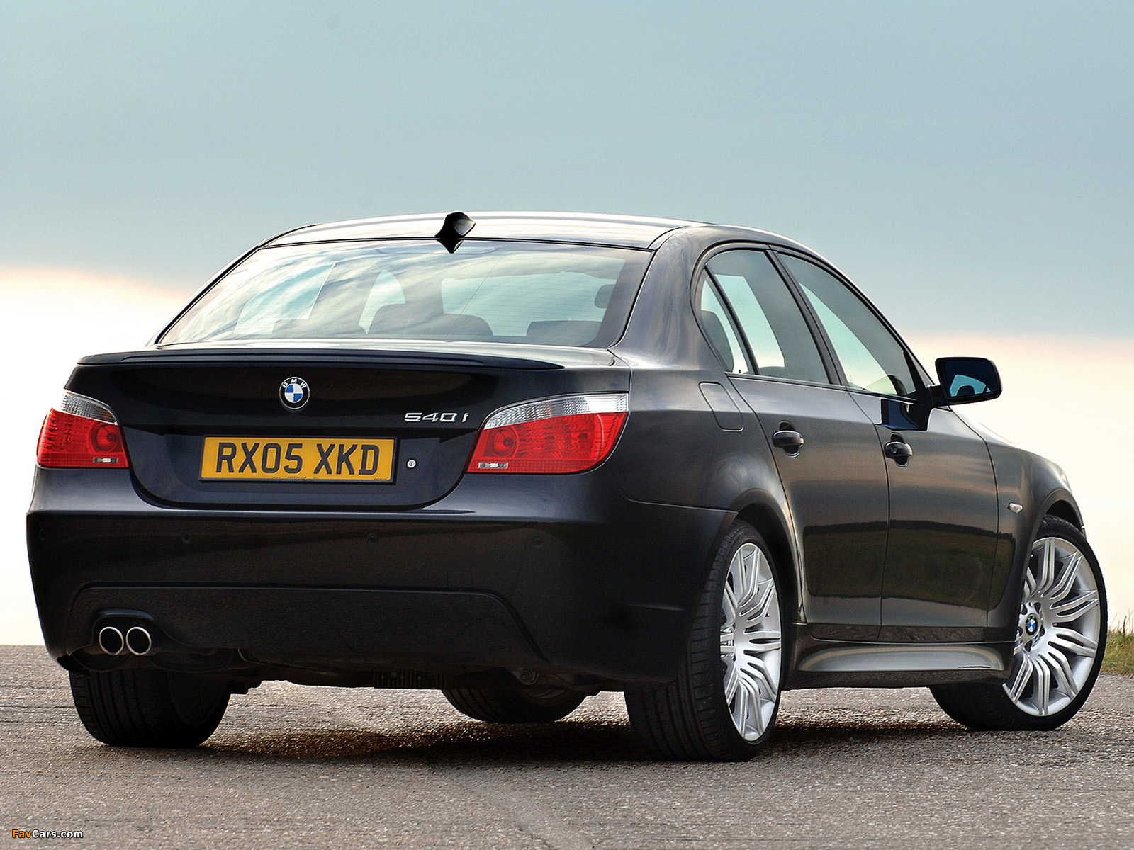 Pictures of BMW 540i Sedan M Sports Package UK-spec (E60) 2005 (1600 x 1200)