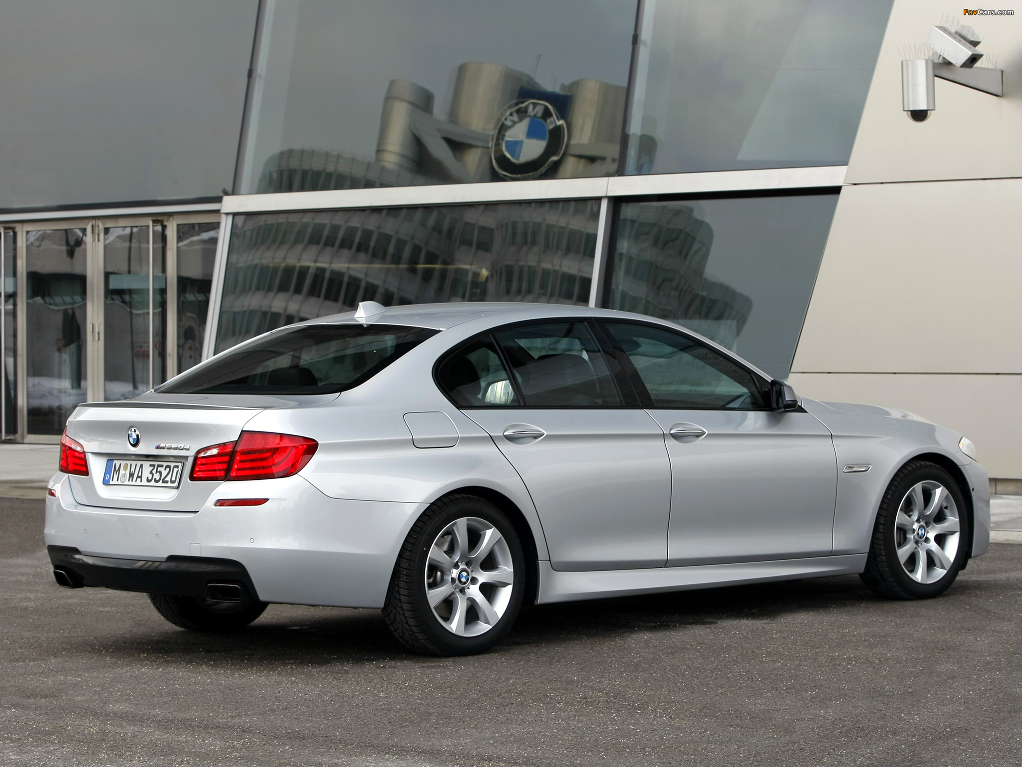 Pictures of BMW M550d xDrive Sedan (F10) 2012 (2048 x 1536)