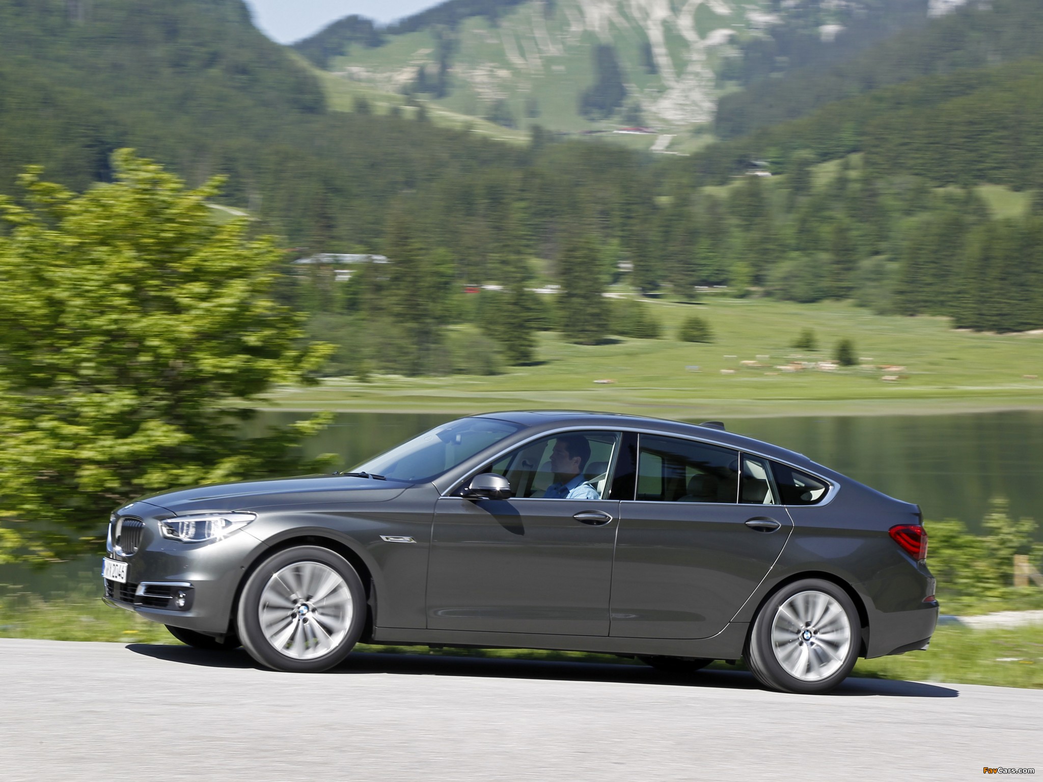 Pictures of BMW 535i Gran Turismo Luxury Line (F07) 2013 (2048 x 1536)