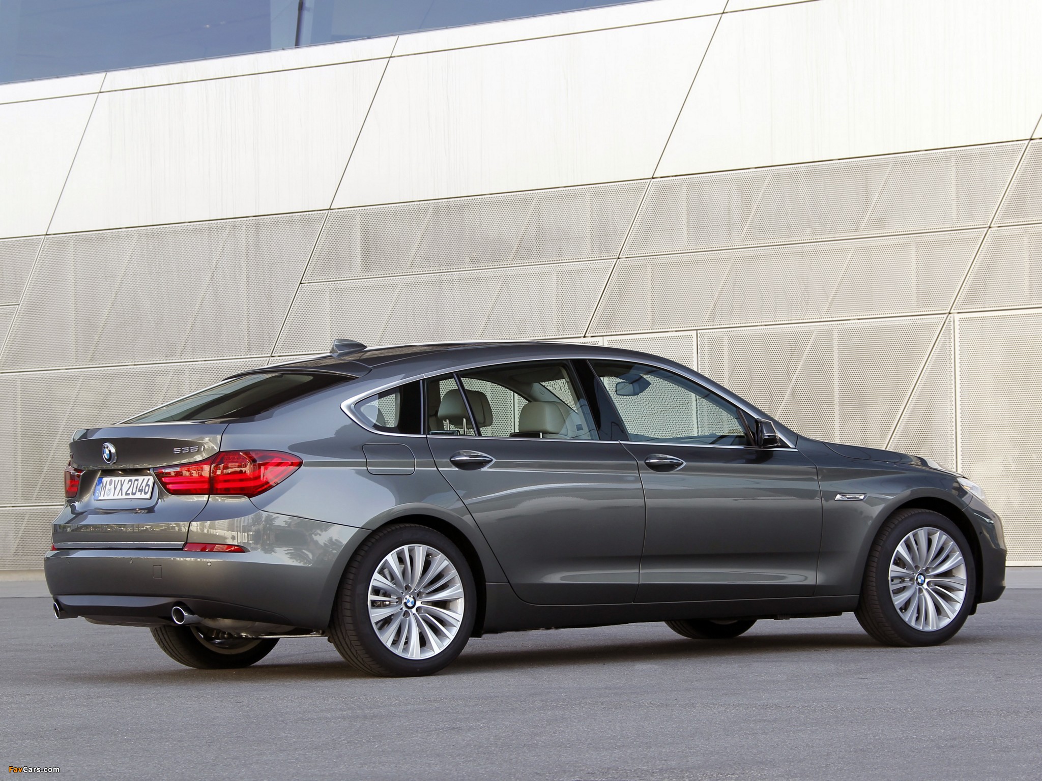 Pictures of BMW 535i Gran Turismo Luxury Line (F07) 2013 (2048 x 1536)