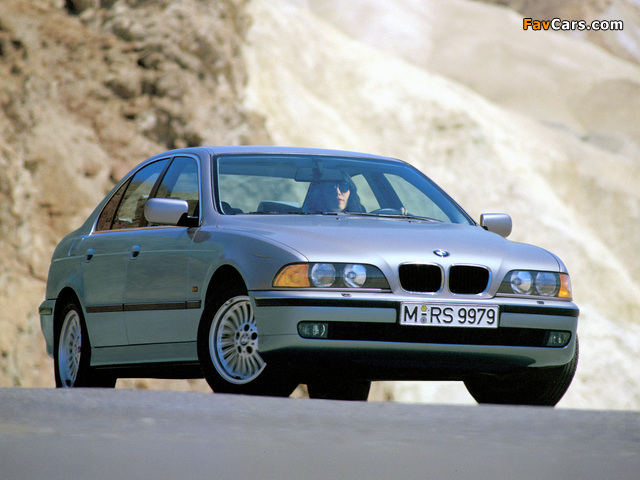 Pictures of BMW 5 Series Sedan (E39) 1995–2003 (640 x 480)