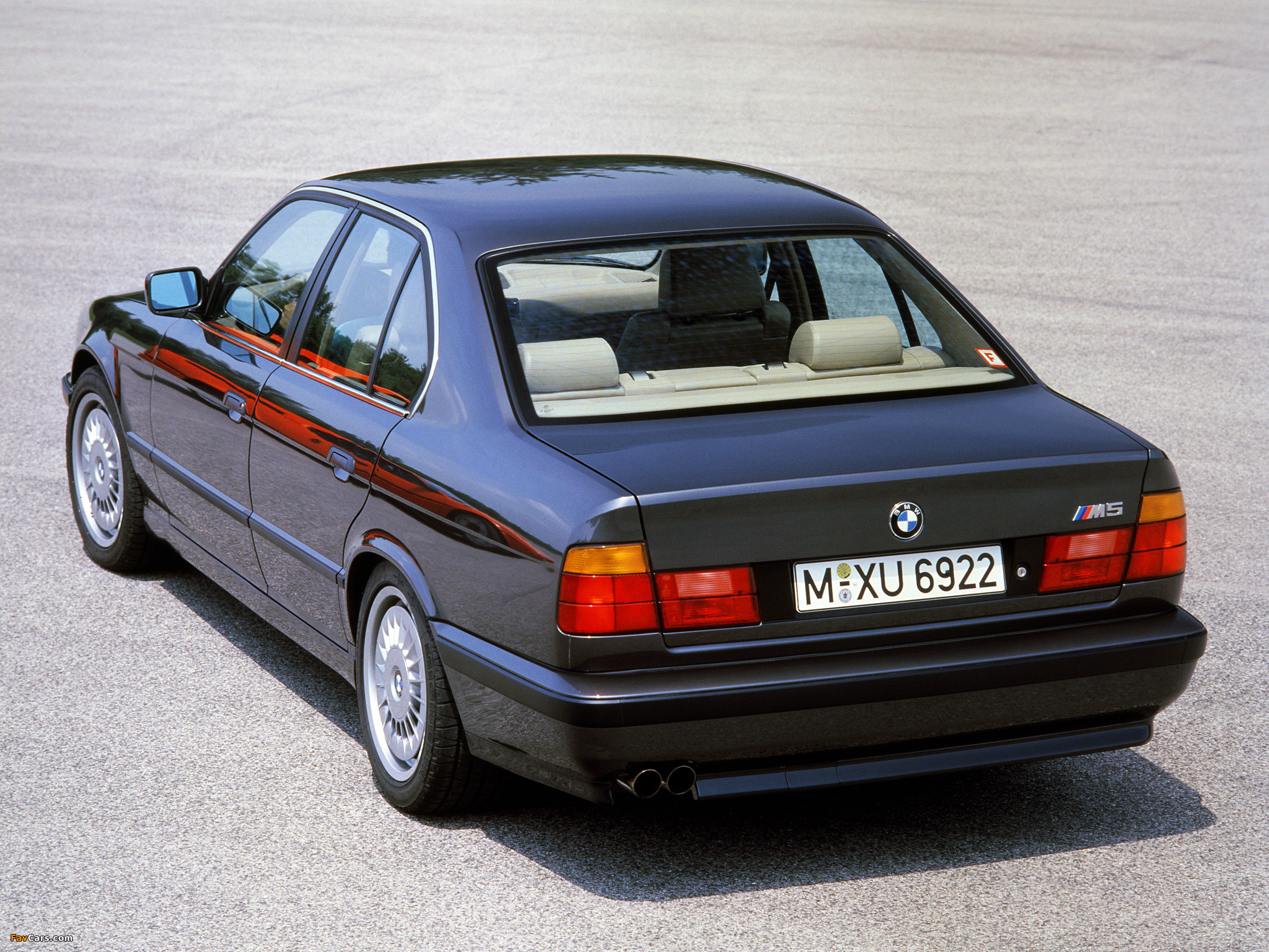 BMW M5 (E34) 1988–92 wallpapers (2048 x 1536)
