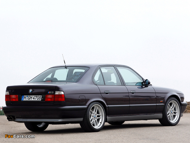 BMW M5 Sedan (E34) 1994–95 wallpapers (640 x 480)