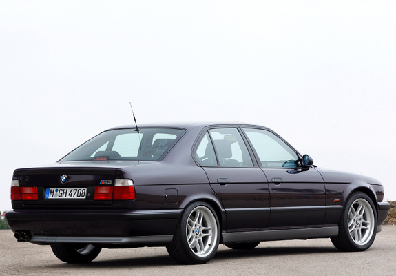 BMW M5 Sedan (E34) 1994–95 wallpapers