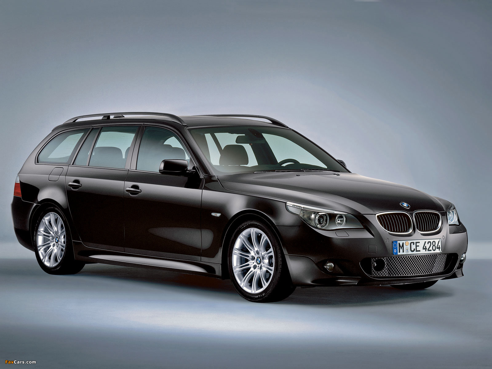 BMW 5 Series Touring M Sports Package (E61) 2005 wallpapers (1600 x 1200)