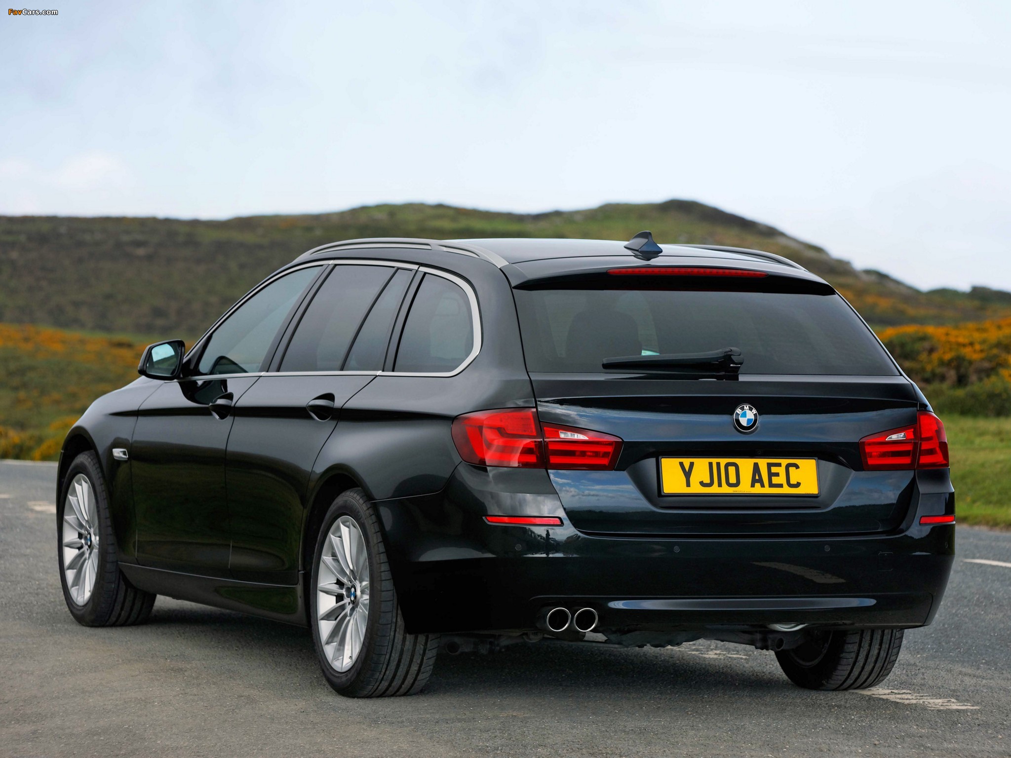 BMW 525d Touring UK-spec (F11) 2010 wallpapers (2048 x 1536)
