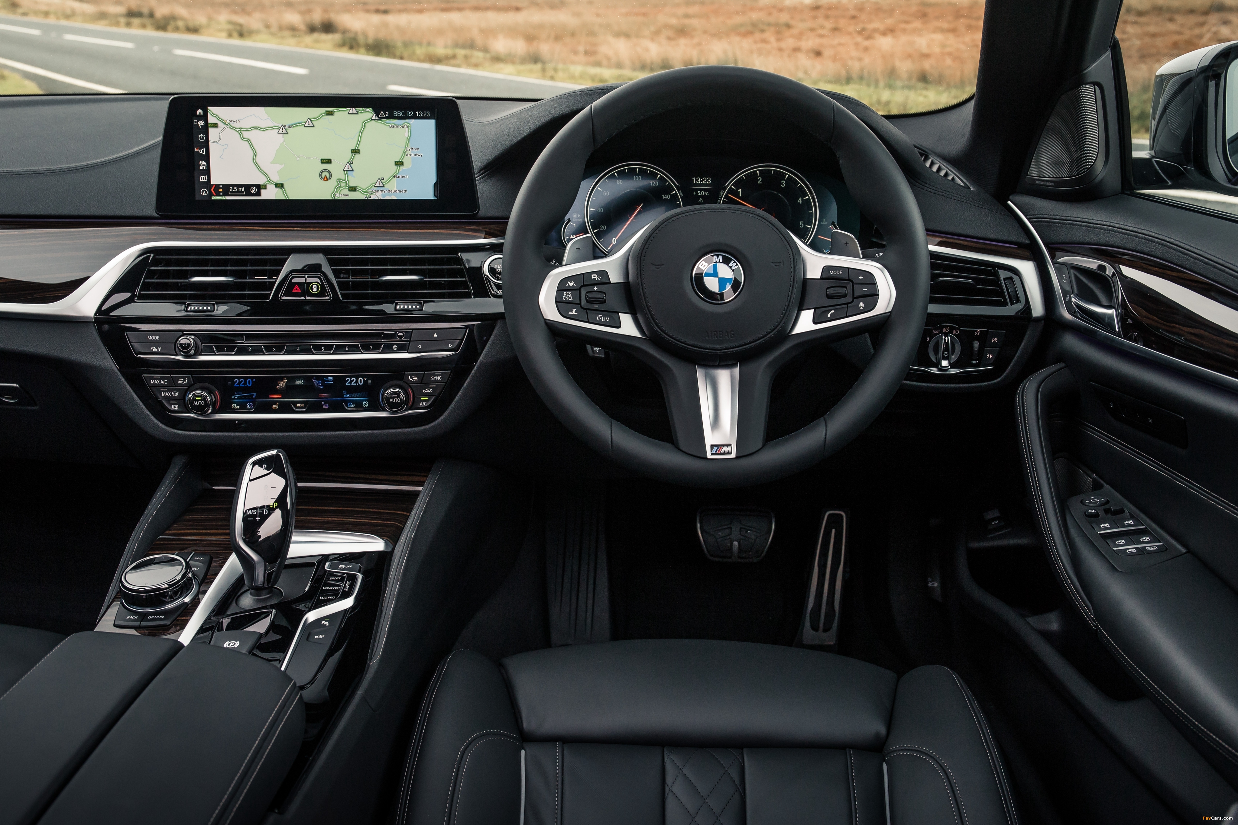 BMW 530i xDrive Sedan M Sport UK-spec (G30) 2017 wallpapers (4096 x 2731)