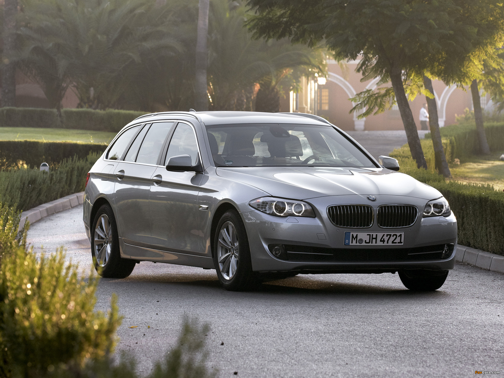 BMW 520i Touring (F11) 2011 wallpapers (2048 x 1536)