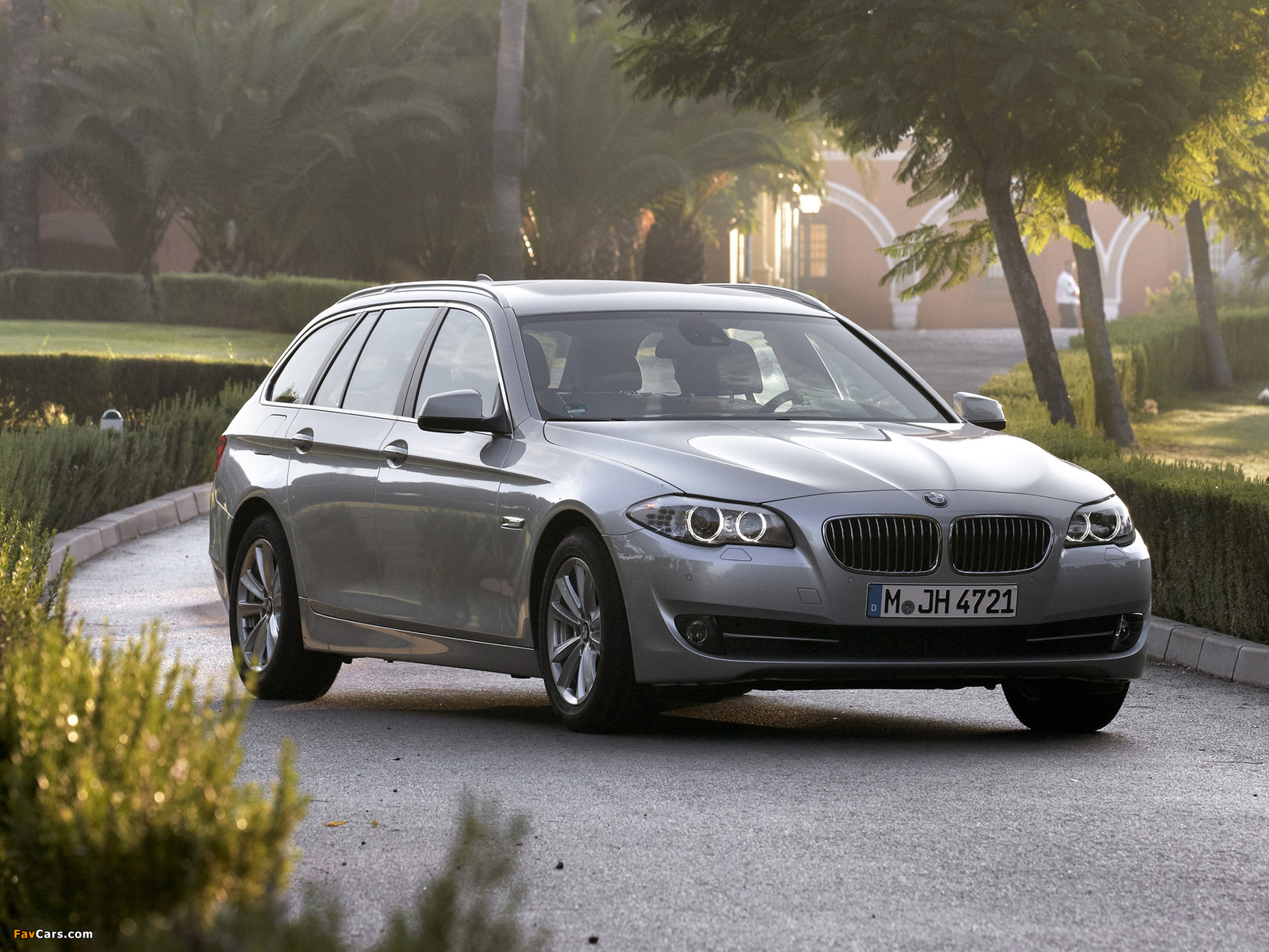 BMW 520i Touring (F11) 2011 wallpapers (1600 x 1200)