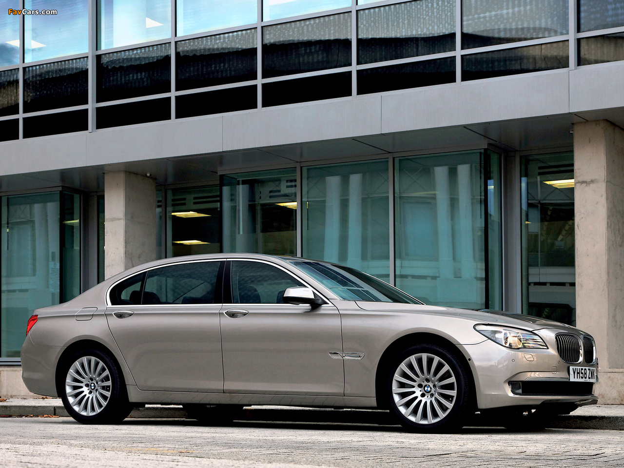 BMW 750Li UK-spec (F02) 2008–12 images (1280 x 960)