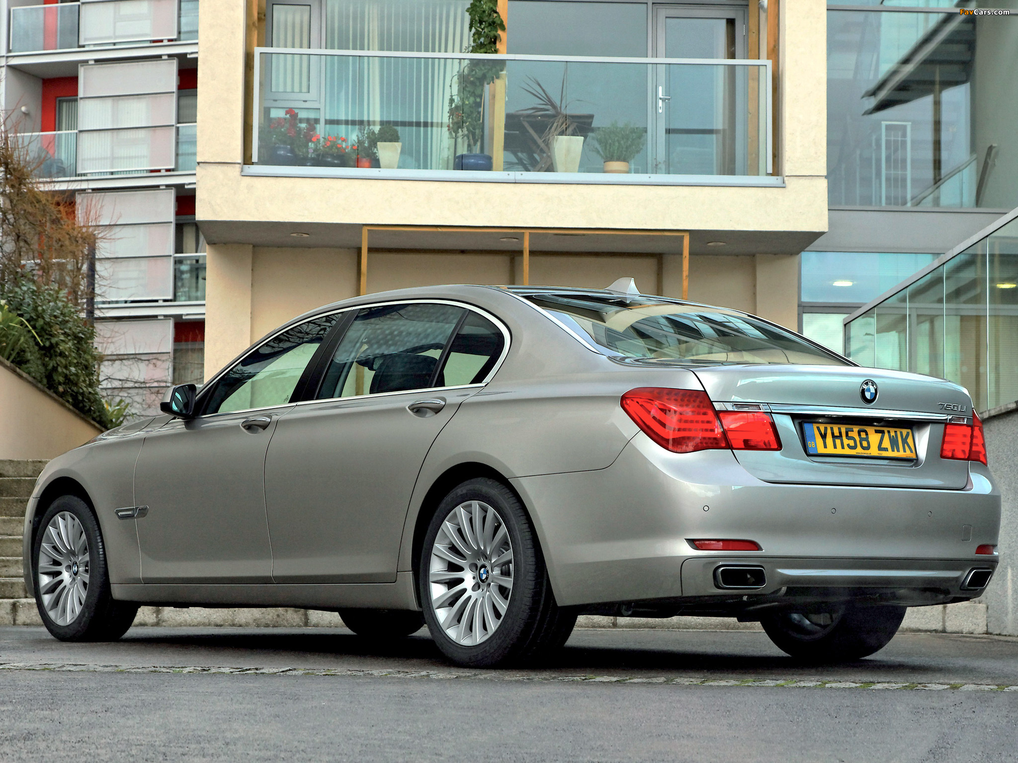 BMW 750Li UK-spec (F02) 2008–12 photos (2048 x 1536)