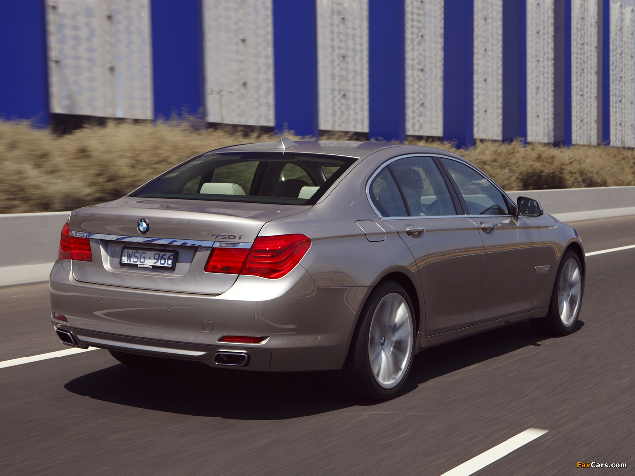 BMW 750i AU-spec (F01) 2008–12 photos (1280 x 960)