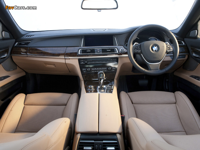 BMW 750i ZA-spec (F01) 2012 photos (640 x 480)