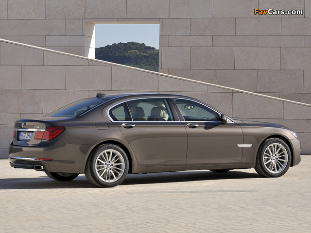 BMW 750Li (F02) 2012 photos (640 x 480)