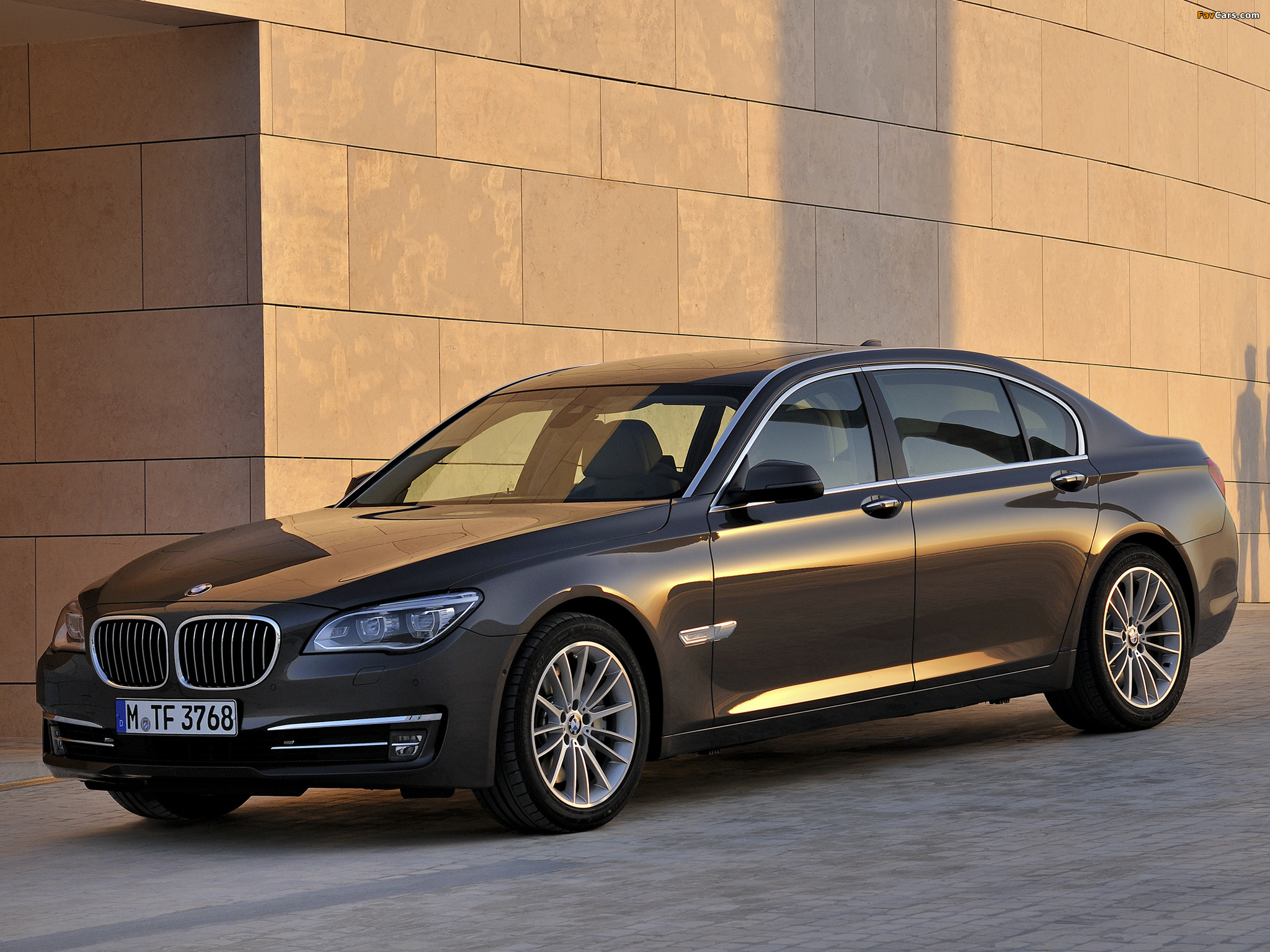 BMW 750Li (F02) 2012 wallpapers (2048 x 1536)