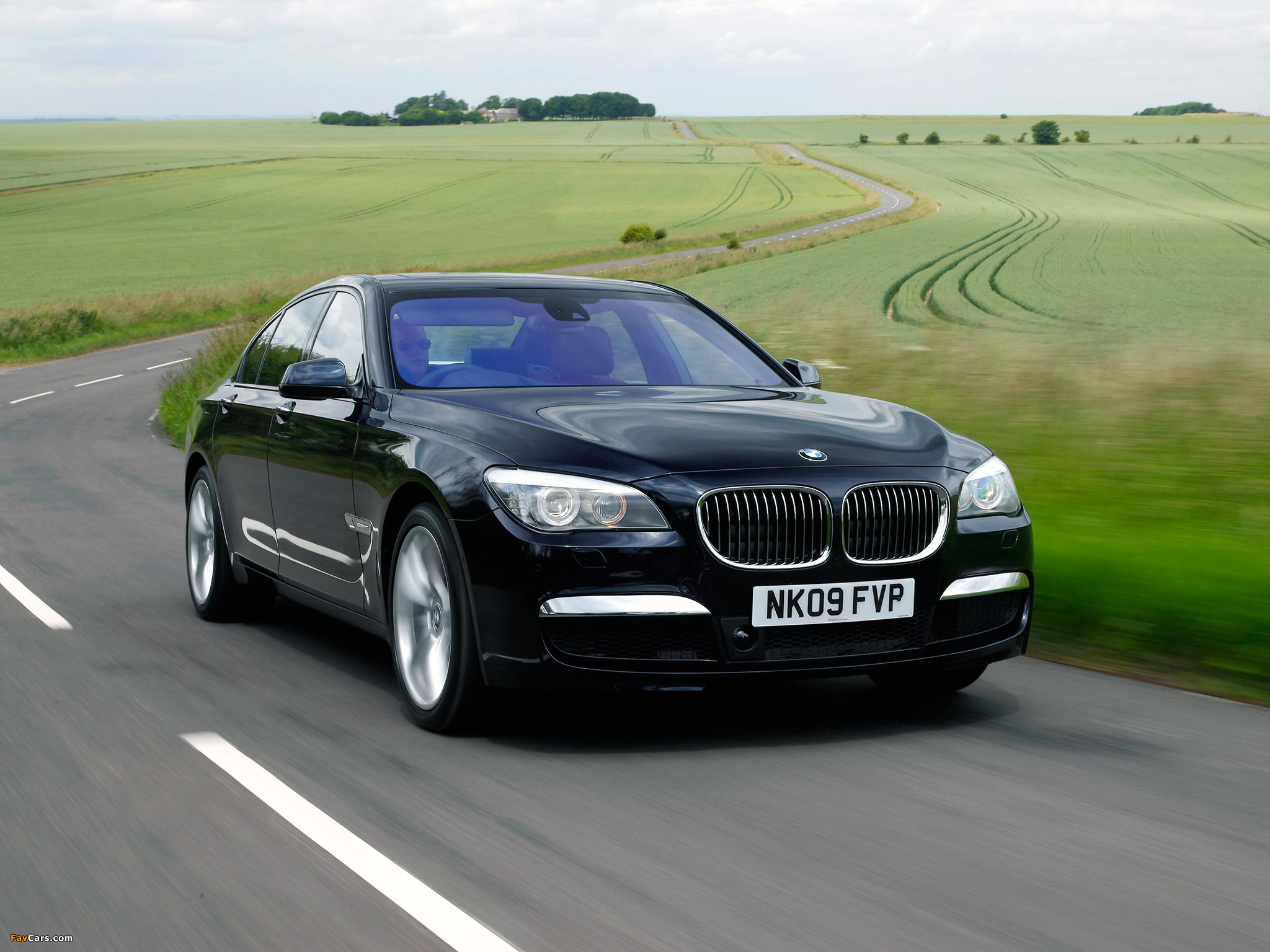 BMW 740d M Sports Package UK-spec (F01) 2009 wallpapers (2048 x 1536)