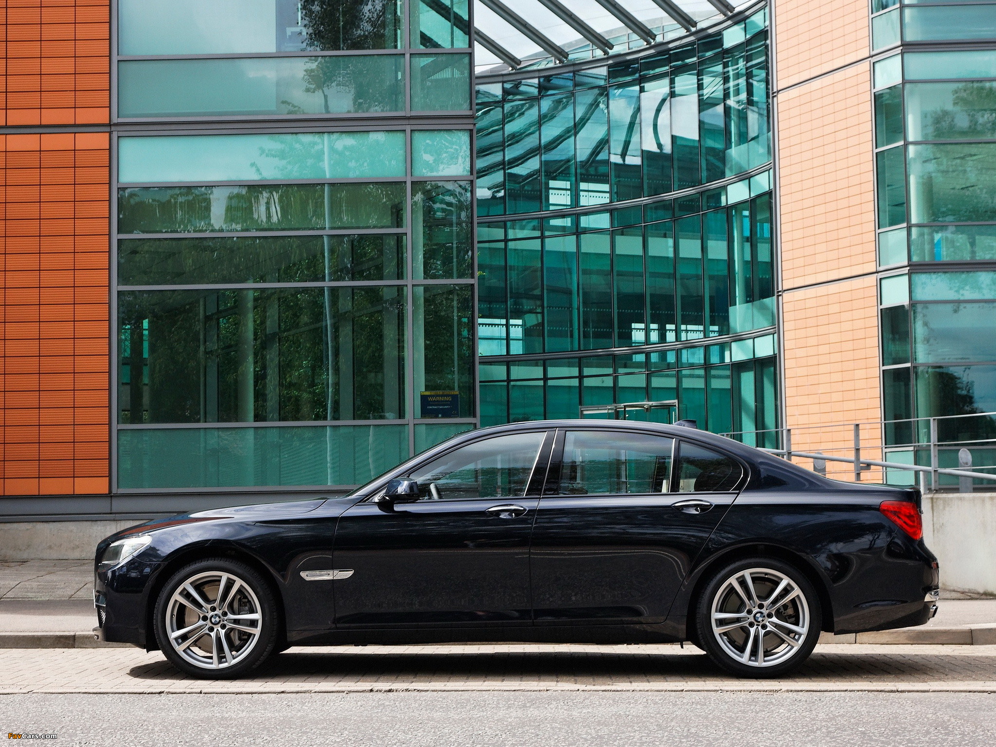 Images of BMW 740d M Sports Package UK-spec (F01) 2009 (2048 x 1536)